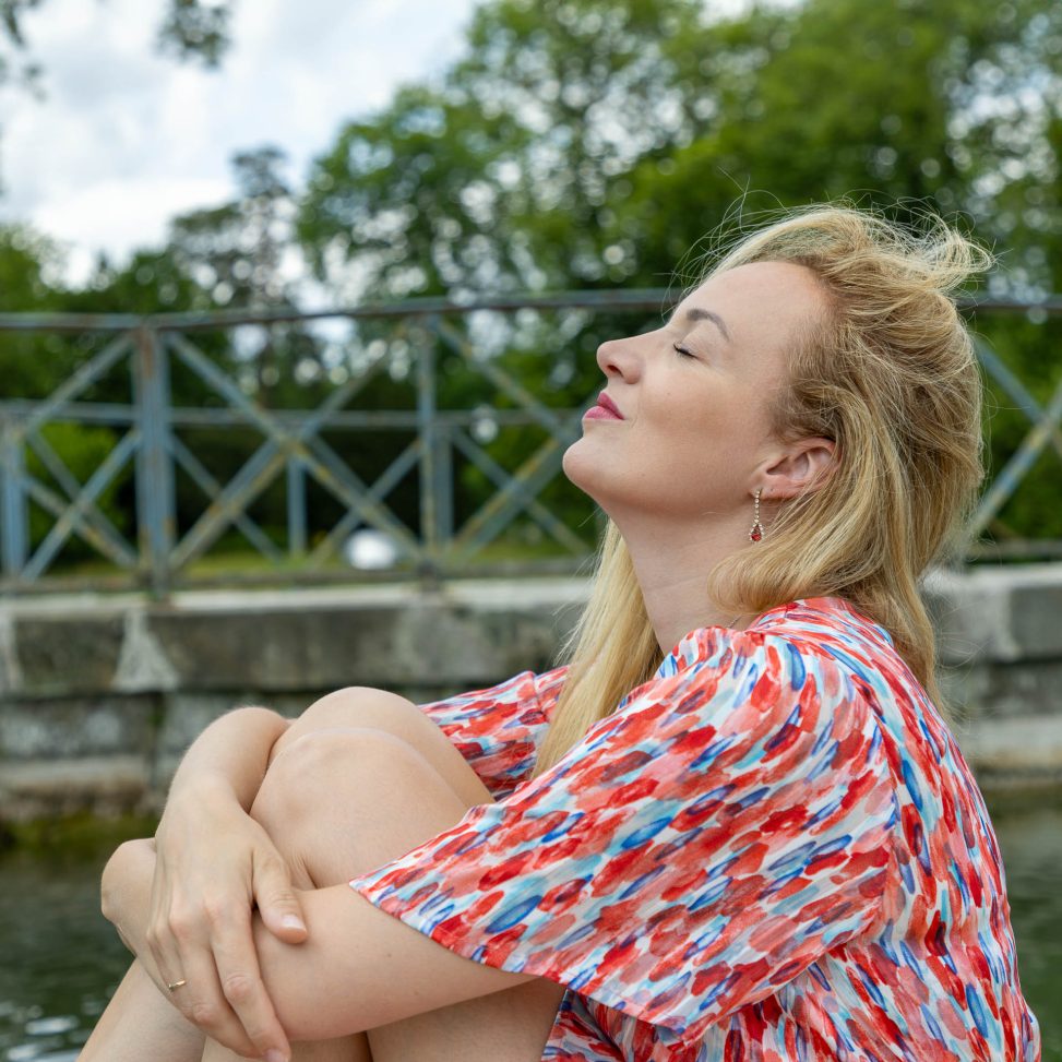 Portrait en couleur de Line profitent du soleil