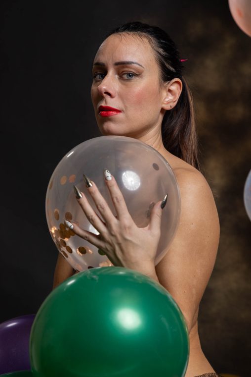 Portrait en couleur de Laura avec des ballons